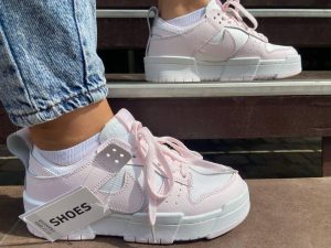 Женские кроссовки NIKE DUNK , натуральная кожа , белые с розовыми вставками — фото 2