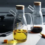 Стеклянный кувшин для масла и уксуса 650 мл с носиком, ручкой и деревянной крышкой, бутылка-дозатор для жидких продуктов — фото 2