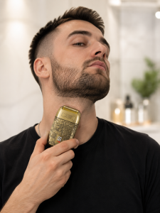 Бритва VGR V 336 Gold / Шейвер аккумуляторная с тройным лезвием / Электробритва 8500 об/мин — фото 2